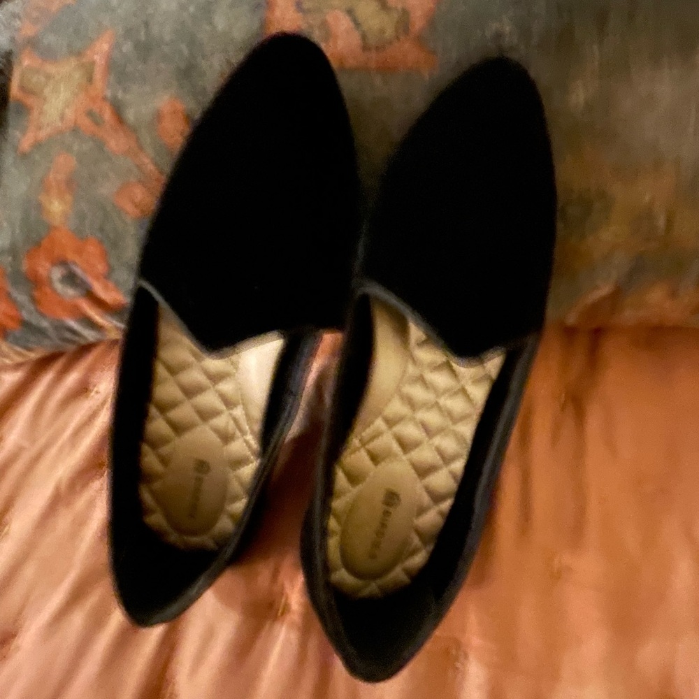 BIRDIES Women's Dark Black Velvet Loafers, size 9